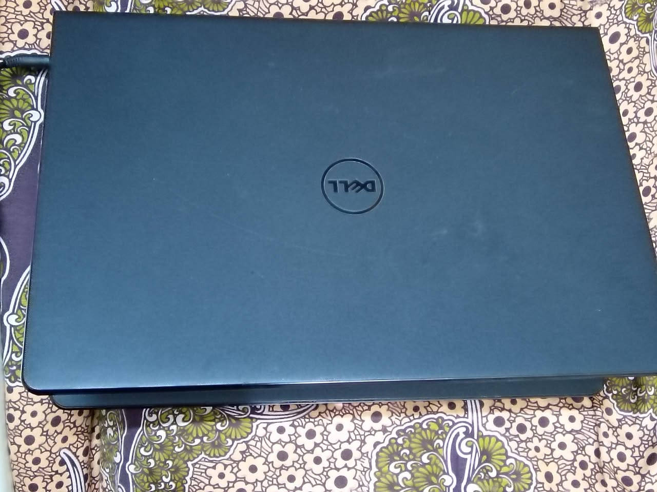 للبيع: لابتوب Dell Inspiron 15 (نظيف جداً)
​المواصفات العالية:
​الموديل: Dell Inspiron 15-3567.
​المعالج (CPU): Intel Core i3-7020U (جيل سابع) بسرعة 2.30GHz.
​الرام (RAM): سعة 8GB (يخلي الحاسبة سريعة جداً بالشغل والتصفح).
​نظام التشغيل: Windows 10 Pro (64-bit).
​الشاشة: حجم 15.6 بوصة (مريحة جداً للعين وللمشاهدة).
​المميزات: حاسبة عملية جداً للدراسة، العمل المكتبي، وتصفح الإنترنت.مع جميع ملحقاته من جنطة وشاحنه السعر.. 300الف


**إذا كنت صاحب هذا الإعلان وتريد حذفه لأي سبب، رجاءا أرسل رسالة إلى الدعم الفني**