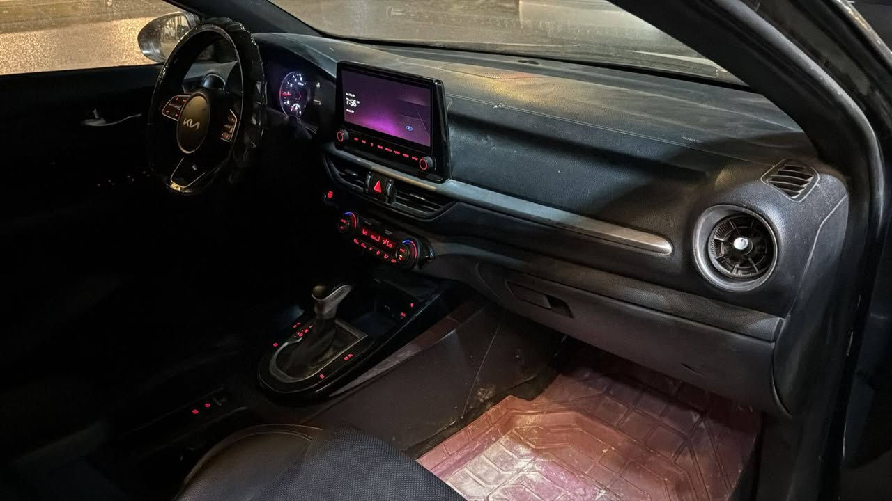 السلام عليكم
كيا فورتي.     2023

فول فول مواصفات  GT 
محرك 1600
السياره مصبوغه عام بدون حادث 
ماشيه. 50 الف
السعر 115 بيها مجال قليل
***********.   ***********
