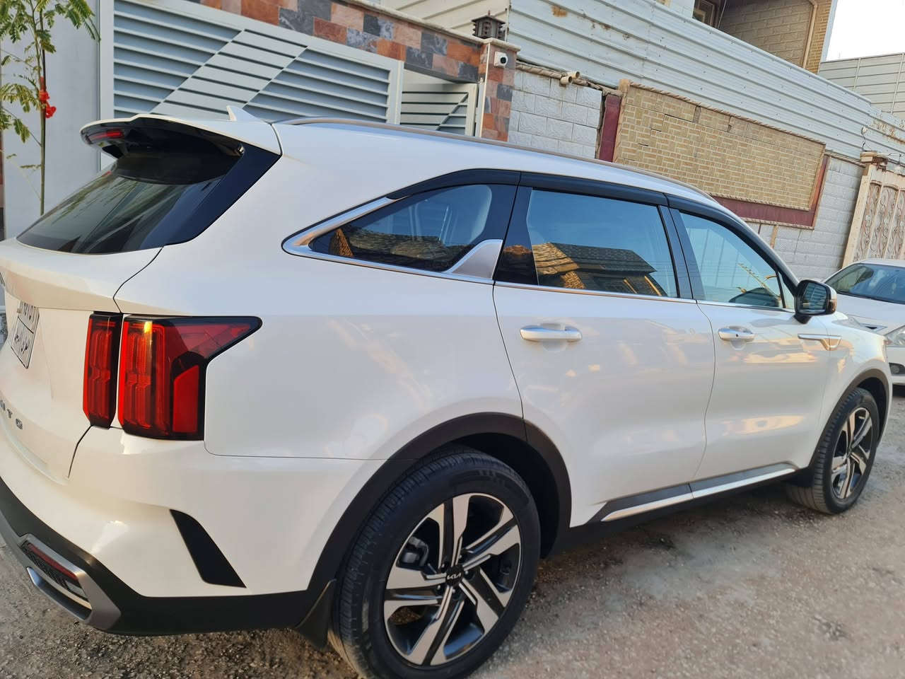 السلام عليكم 
سرونتو ٢٠٢٢ فول عدى الفور ويل والاربع كاميرات و البانوراما، رقم اربيل بأسم شركة ماشية ٧٨ السيارة نظيفة جدا استخدام شخصي، بدون صبغ بيها ملاحظات بسيطة موضحات بالفديو ، السعر  27200$ وبيها مجال بسيط بيع فقط بدون مراوس، 
مكانها النجف .


**إذا كنت صاحب هذا الإعلان وتريد حذفه لأي سبب، رجاءا أرسل رسالة إلى الدعم الفني**