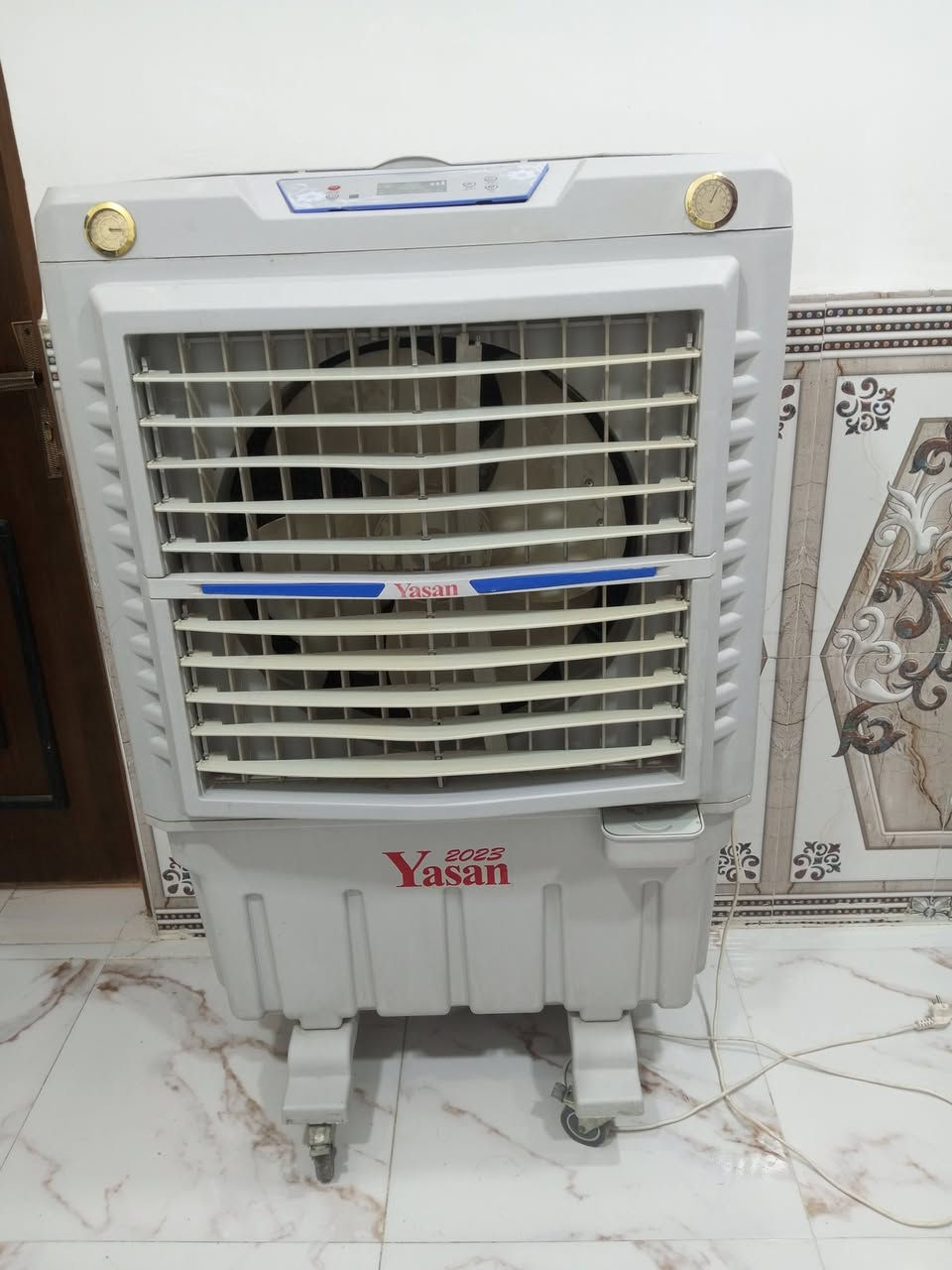 مبردة جديد كلش حجم كبير ١٠٠ مكنسة جديدة ٤٠ وبيهن مجال التضحية شارع العلوة *********** واتساب خاص مفتوح
