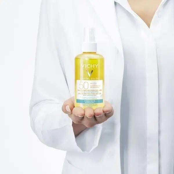 #vichy
الشكل الجديد من 💛 ڤيجي 💛واقي شمس فيشي بخاخ🔆 يعمل على حماية عالية جداً من الشمس بنسبة spf 50 للوجه و للجسم 
واقي فيتشي للوجه والجسم غني بفلاتر الأشعة فوق البنفسجية واسعة النطاق و يحاوي على مستخلص العنب البري للعمل المضاد للأكسدة. هذا الرذاذ المبتكر خفيف الوزن ويمتص بسرعة لراحة قصوى يحتوي على مياة معدنية مغذية للبشرة
واقي فيجي لحماية المياه من الشمس
مثل المياه العذبة ، والحماية مثل الحليب ، توفر مياه تانينغ سوبليمي للحماية من الشمس إحساسًا بالمتعة مع كل استخدام مع ضمان حماية عالية من أشعة الشمس.
تقنيتها ثنائية الطور ، التي يجب اهتزازها قبل كل تطبيق ، والمرتبطة برشها الدقيق تضمن نسيجًا فائق الخفة لللمسة النهائية غير المرئية ، بدون علامات دهنية أو لزجة أو بيضاء. غنية ببيتا كاروتين التي تحدث بشكل طبيعي ونظام فلتر يحتوي على Mexoryl SX ، تعمل Sun Protection Water على تسريع عملية الدباغة مع توفير الحماية ضد أشعة UVA-UVB. "
#الاصلي المنشأ فرنسي🇫🇷 💯
سعر الدرزن 
يوجد لدينا توصيل الجميع محافظات العراق✔️✔️


**إذا كنت صاحب هذا الإعلان وتريد حذفه لأي سبب، رجاءا أرسل رسالة إلى الدعم الفني**