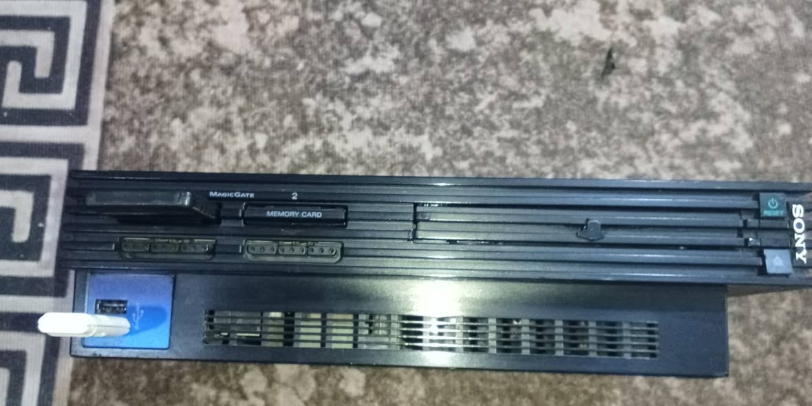 جهاز بلاي ستيشن 2 (PS2) للبيع 🎮عندي بلاي تو (PS2) نظيف وما داخل تصليح نهائياً، الجهاز شغال ومبي أي نقص داخلي. التفاصيل:
....................................................................................
 النقص: الجهاز يجي بدون يدات (مكسرات) وبدون كارت ميموري (يحتاج تبديل).الملحقات: وياه فلاش ميموري حجم 16 غيغا متروس ألعاب كاملة وشغالة،  
..................................
وأبرزها : لعبة GTA San Andreas 
بيس 2015
 و بيس 2018 (PES) 
⚽لعبة كريتوس (God of War) 
⚔️ألعاب سيارات ودراجات وسبايدرمان وألعاب ثانيه 
....................................................................
 السعر: 35 الف دينار عراقي (وبيها مجال بسيط للشراي
..................................
الموقع: بغداد / مدينة الصدر
المراسلة على الخاص.


**إذا كنت صاحب هذا الإعلان وتريد حذفه لأي سبب، رجاءا أرسل رسالة إلى الدعم الفني**