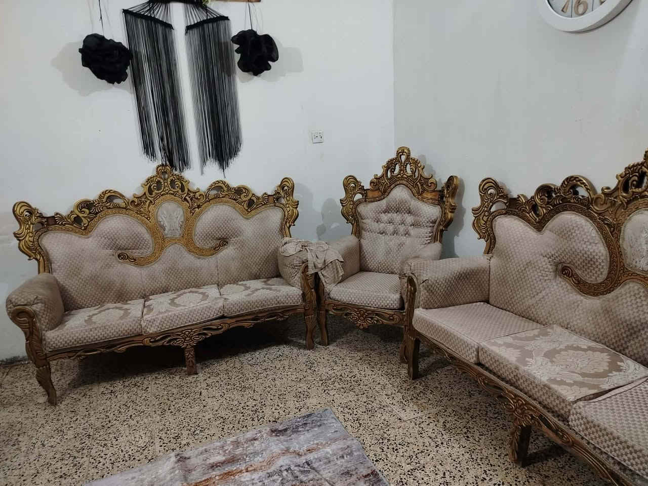 للبيع سعره ١٥٠ بي كسر عنوان تكريت شراي يتصل عل رقم *********** ويبلغه من طرف جوليا
