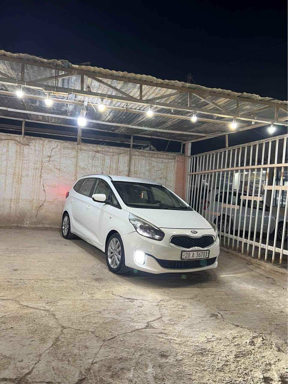 السلام عليكم 
كيا كارنز خليجي مديل 2014 ماشيه 168 وقابله للزياده. سبعه راكب مكينه. 2000 دوش مكفوله من الصبغ والتبديل عدا ملاحضات  واضحه بالصور تخم تاير جديد باتري جديد رقم نجف جديد السياره كلشي ما عايزه السعر 142 مكان السياره نجف استفسار خاص او اتصل *********** النجف, العراق
