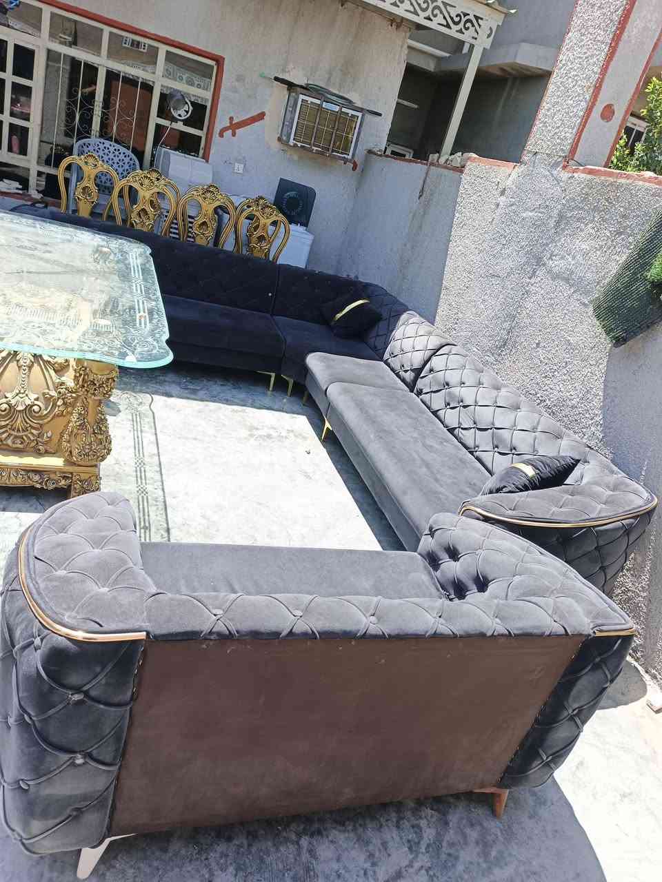 السلام عليكم تخم للبيع عشر مقاعد اللون اسود السعر التخم 300 وبي مجال شيء بسيط مكان بغداد اليوسفيه رقم التلفون***********
