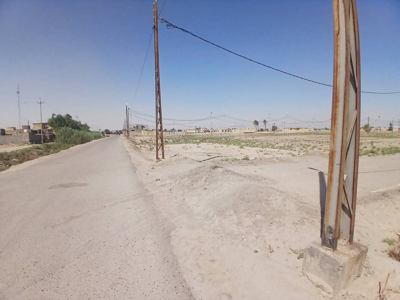 على بركه الله 
للبيع قطعه247م مجمع اليقين الجديد  خلف بيت محمد عبد خضير الجديد كامله الخدمات ماي كهرباء شوارع مدرسه قريبه منه 
مدفونه ومحدوله 
جاهزه للبناء   
 ركن ع شارعين  
 ع  بزل يعني ماراح تتعب بالمجاري موقعهاكلششش حلووومرتب 
محوله بأسمي امداور ثاني يوم
ترهم اقصاد حسب الاتفاق 
***********
***********
