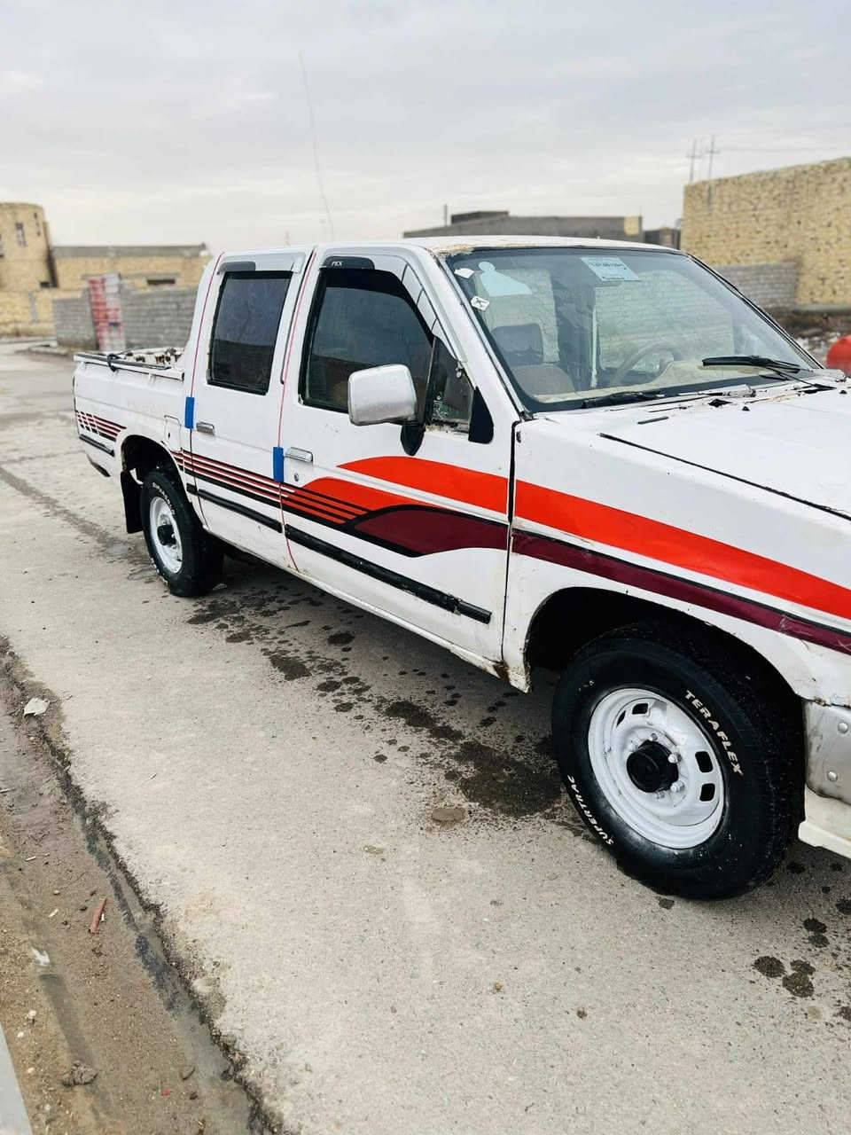 السلام عليكم سياره نيسان البيع مديل 91 رقم ذي قار بسامينه مشورع وطني مكينه وكير وشاصي مكفول كهربايات كلها شقاله سياره حلوه ومال جناي مكان سعر 25 وبيها مجال مكان سياره سماوه قضاء الخضر الاستفسار اتصل على الرقم *********** مراوس ترهم
