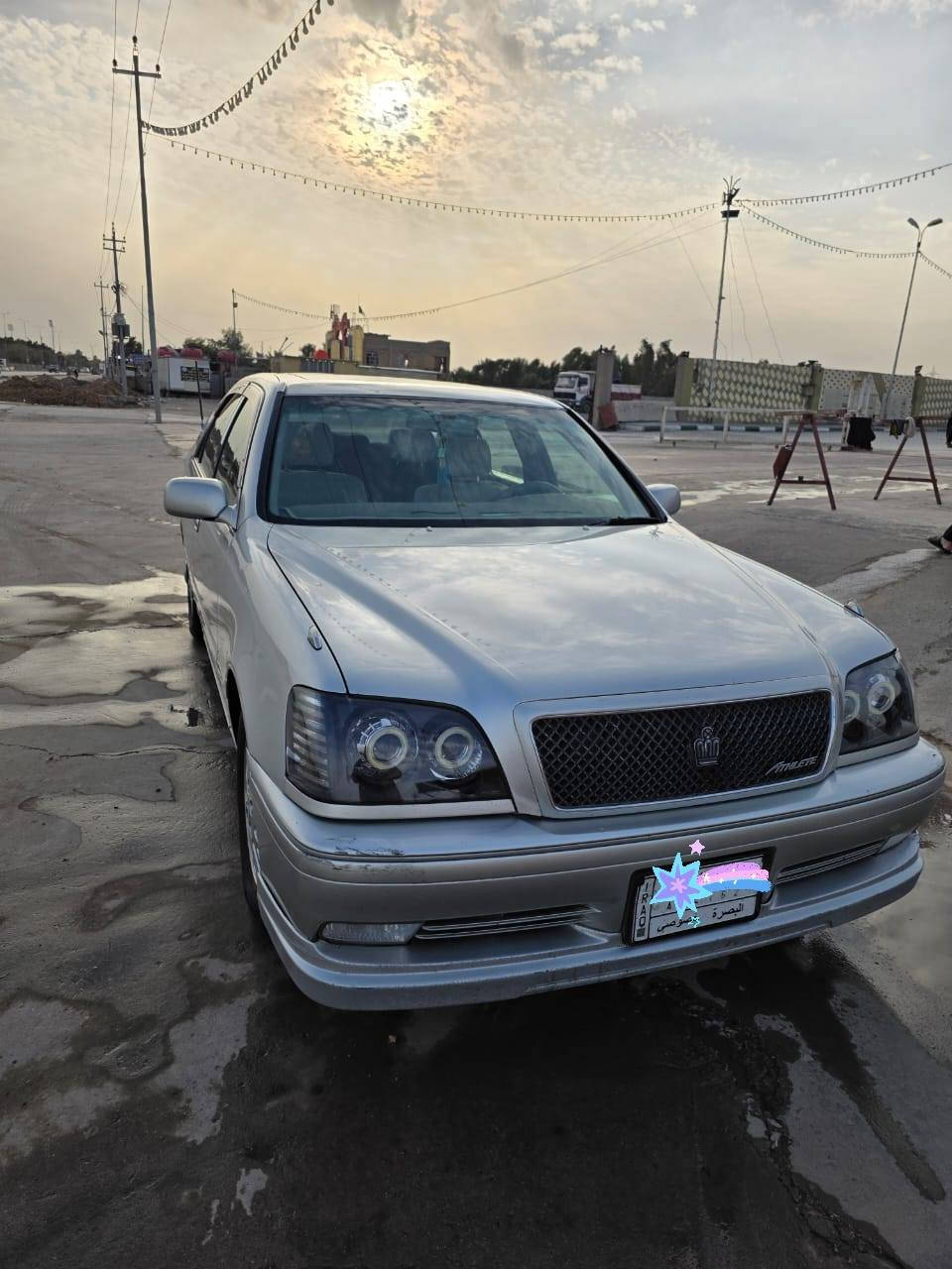 ملكة رقم بصرة ألماني حرف أ 
موديل ٢٠٠٥ تحويل 
كصة قمارة 
القمارة فتحة سلايت
مكينة فيفيتي ٢٥٠٠ 
دكمتين
 بردة خلفية 
شاشة كريستال وشاشة عارضة
تحوير نجف فوك وجوه عدا كفر الدشبول 
لايت عيون عدسات زنون
كشافات لد زنون 
سبايدر جنطة
بيها ضربة بالجاملغ الخلفي من جهة العبري بدون دواخل 
السعر ٩٧ ورقة و بيها مجال 
رقم الهاتف 
***********
