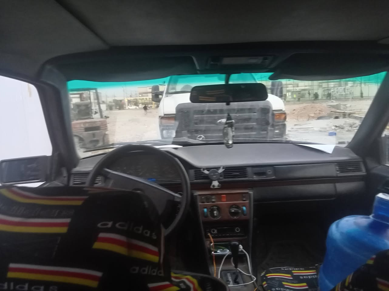 سلام عليكم للبيع او مراوس مارسدس دب ☆Mercedes-Benz 
مارسدس دب استيشن مديل 91

كير توني شديته اليوم 

مكينه vvt i 3000

قواعد دبلات بلد 

دواخل نضيف 

دشبول جديد

جام كهربائي

حداديه 70٪

كهربائيات كله شغاله 

تبريد عوزه غاز

سنويه صاقطه ب 23
رقم بغداد 
راعيه يريد مداور شرط المداور 

مكان نجف الاشرف 
مجمع الاميرات 
# سعر 42 وبيه مجال 

رقم موبايل.     ***********
