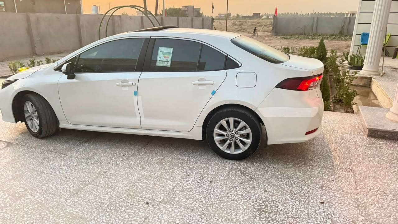 سلام عليكم 
تيوتا كورلا 
ساز موديل 2023 
سياره فول مواصفات
سياره بسمي
سونار مرفق ويه صور طختها بدون دواخل
اي قطعه ما مفتوح بيها 
مكان بغداد بسماية 
سعر 150$
رقم: ***********
