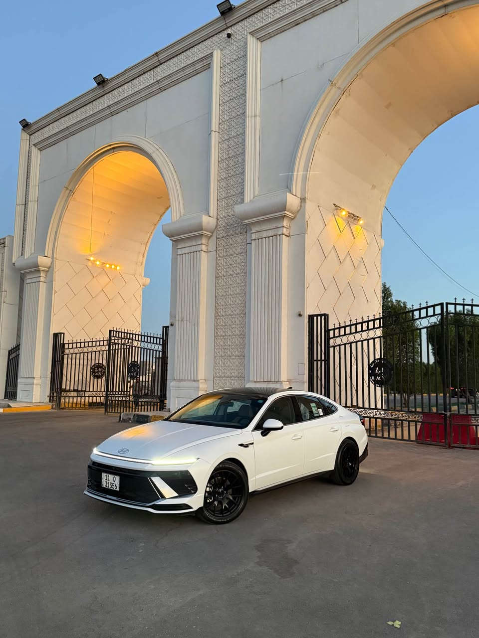 Hyundai Sonata 2024 
هيونداي سوناتا 2024 وكالة الت ساك خليجي اعلى فئة رقم بغداد دولي بأسمي تحويل مباشر 
كفاله عامه عدا ملاحظه بسيطه جوه الppf موضحه بالصور 
محرك 2500 تنفس طبيعي 
مواصفات الخليجي معروفه بنوراما ، تشغيل عن بعد ، بصمه دخول ذكي ، داخل جلد عسلي ، شاشه متصل كار بلي ، كير تعليك 8 نمر ،وباقي المواصفات معروفه 
السياره عليها ppf matt مات سعر 25 ورقه ضمان 10 سنوات + ويـل SRT سعره 9 اوراق + تخم تايرات مشلن اصلي وكاله سعره 10 اوراق ومصروف عليها هواي
السياره على وضع الشركه داخل وخارج وعلى ايد وحده من الشركه ، جاهزه من كلشي على اخر حبايه 
( السعر 230 وبيها مجـال )
السياره متعوب عليها ومتتقارن بالموجودات بالسوك 
رقم هاتف *********** كربلاء, العراق
