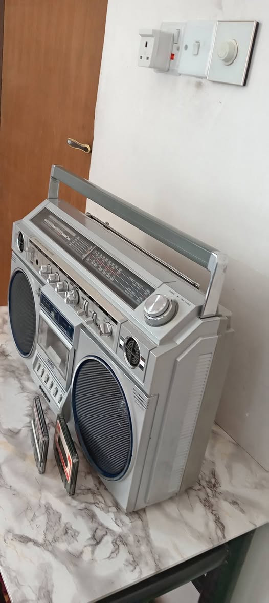 السلام عليكم جهاز راديو مسجل اوكس نوع سانيو ياباني اصلي مال مؤسسه جديد جدا كله شغال كما موضح بالفديو والصور السعر وباقي التفاصيل عل خاص يوجد توصيل


**إذا كنت صاحب هذا الإعلان وتريد حذفه لأي سبب، رجاءا أرسل رسالة إلى الدعم الفني**