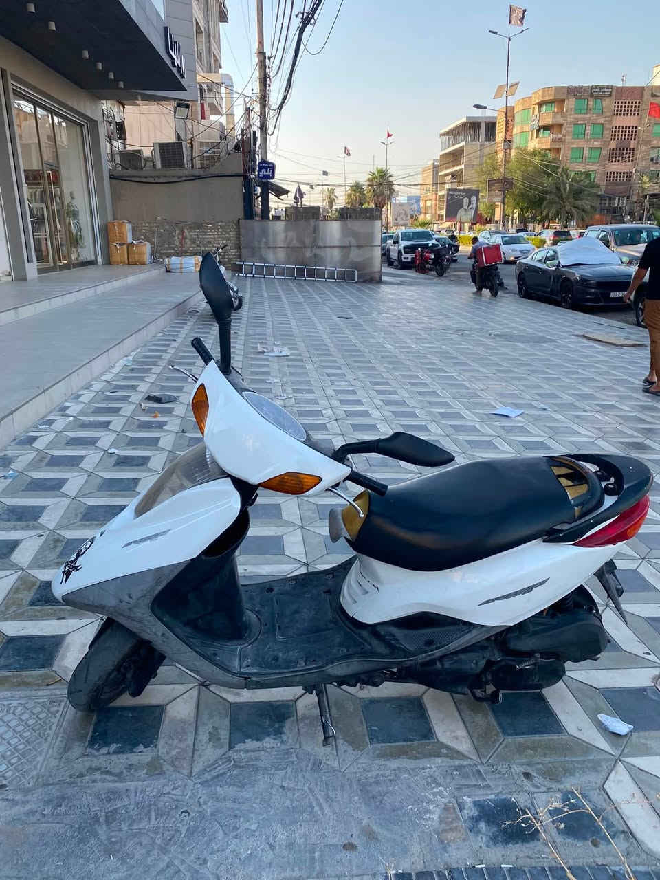 ⚠️ للبيع ⚠️
دراجة بريز كاربيتر 

امانة الله قبل كلشي الدراجه كابريتر يحتاجله تنضيف والمكينه مفتوحه 
الدراجه نشطه ومداريها بانزين ودهن
نقره سلف 
كهربائيات كلها شغاله

رايدها ب ٦٥٠ وبيها مجال

العنوان : بغداد - السيديه

الرقم : ***********

