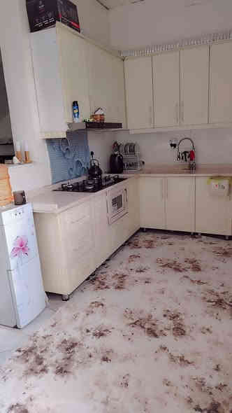 بيت طابو زراعي للبيع 68 متر غرفه وصاله ومطبخ وتخاريج البيت صب كونكريت بنيان جديد مكانه مقابل قريه الغدير ***********
