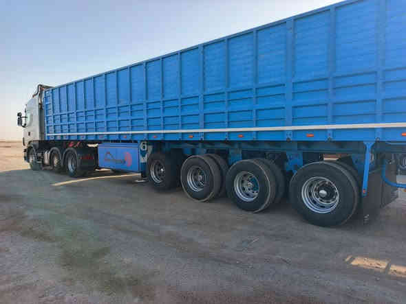 سلام عليكم عربانه جناب الطول 13/60 اربع محاور ارتفاع الجناب (١متر ٩٥) تخم تاير السعر ٢٣٥ كفاله عامه التصال ***********///***********
