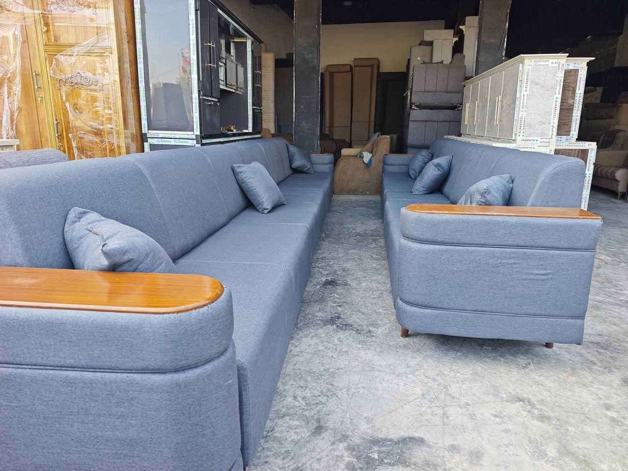 ديوان قياس 9 متر ونص
17 نفر 
عمل كافة التخومه والدواوين حسب الطلب 
***********
