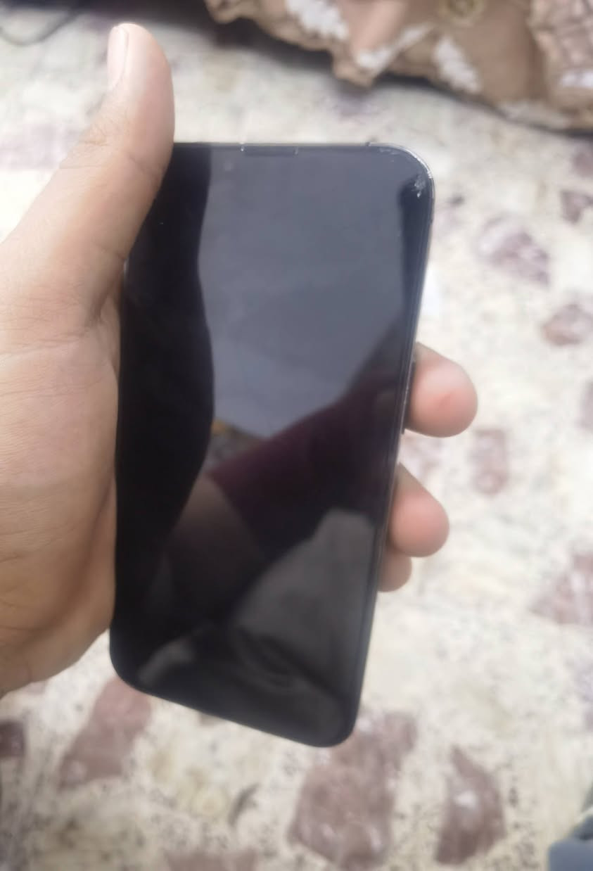 ايفون 13 برو الظهر مكسور والشاشة بيها فطر بسيط الجهاز شغال فيس ايدي سيم كارت البطارية 92 ببجي 90 فريم عنواني بغداد مدينة الصدر السعر 425 ورقم  ***********
