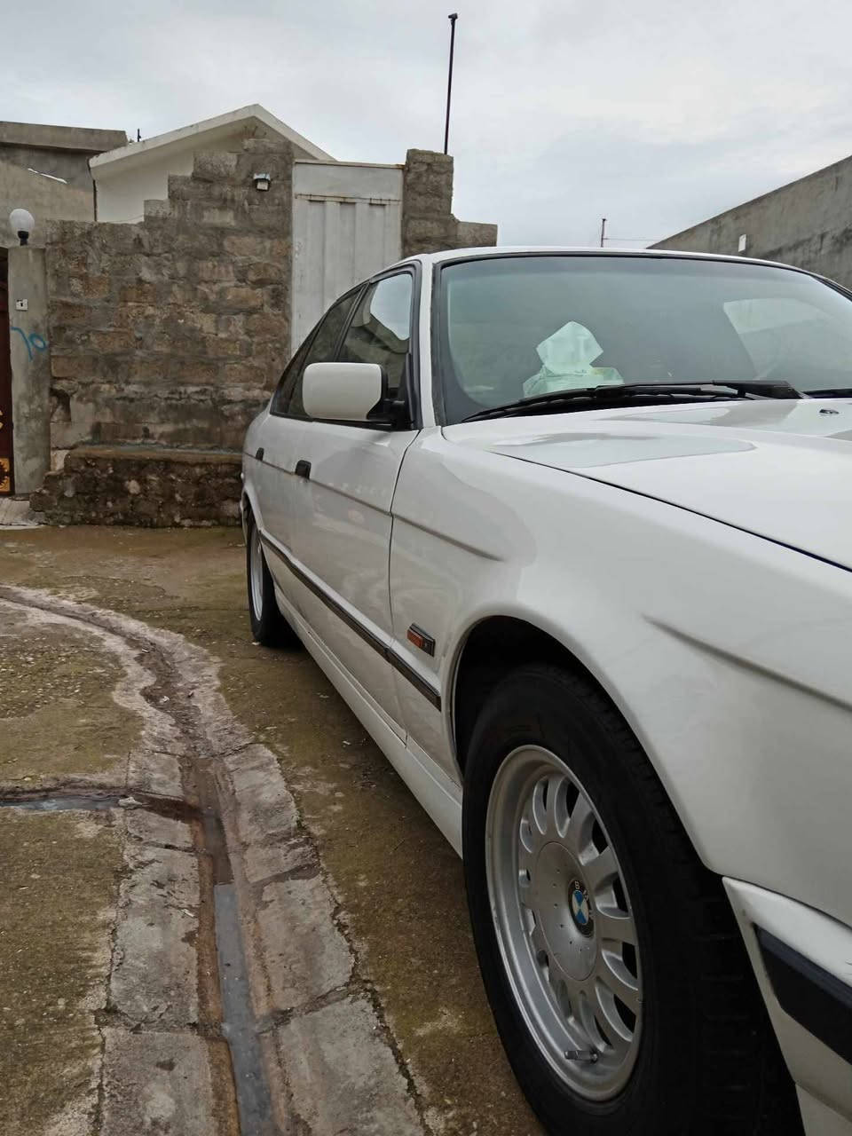 للبيع موديل 1990محرك كير شرط كير عادي حجم 525كبس رقم نينوى اناصاحب شرعي سيارة جاهزة ***********واتساب موجود السعر 55بيها مجال للبيع فقط نقدا
