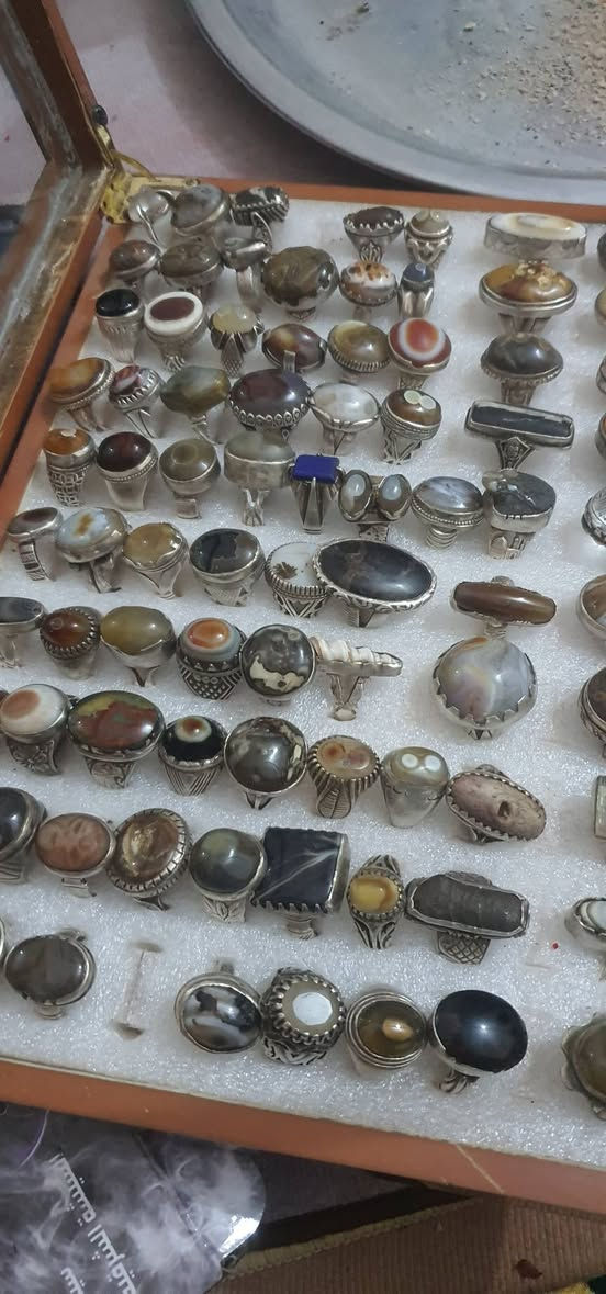 محابس للبيع حجر كله قديم السعر القطعه ع 50جمله الحجر غلبيته مصور ***********
