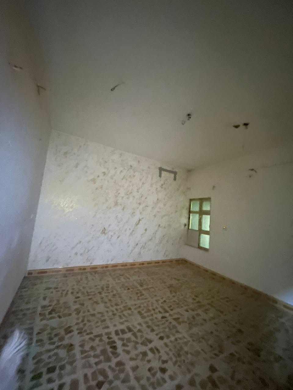 #دار للإيجار طابق ارضي بناء نضيف  موقع جدا مميز  

#العنوان كركوك  - حي عدن -  قرب قاعة فتنس

المساحة 250 مـتر  الواجهة 10

غرف نوم عدد 2 - هول - استقبال - مطبخ   - صحيات عدد 2  - كراج سيارة  -

 للاستفسار الاتصال *********** رشوان المفرجي 
 ‭ ٠٧٧٣ ٤٥٩ ٢٧٦٩‬ ‬

 يتوفر واتساب - تلكرام  

او مراجعة مكتب [ البيرق للعقارات ]حي عدن سايدين مدينة العاب كركوك  قرب جامع تحسين صوراني مقابل ثانوية امداد للبنات
