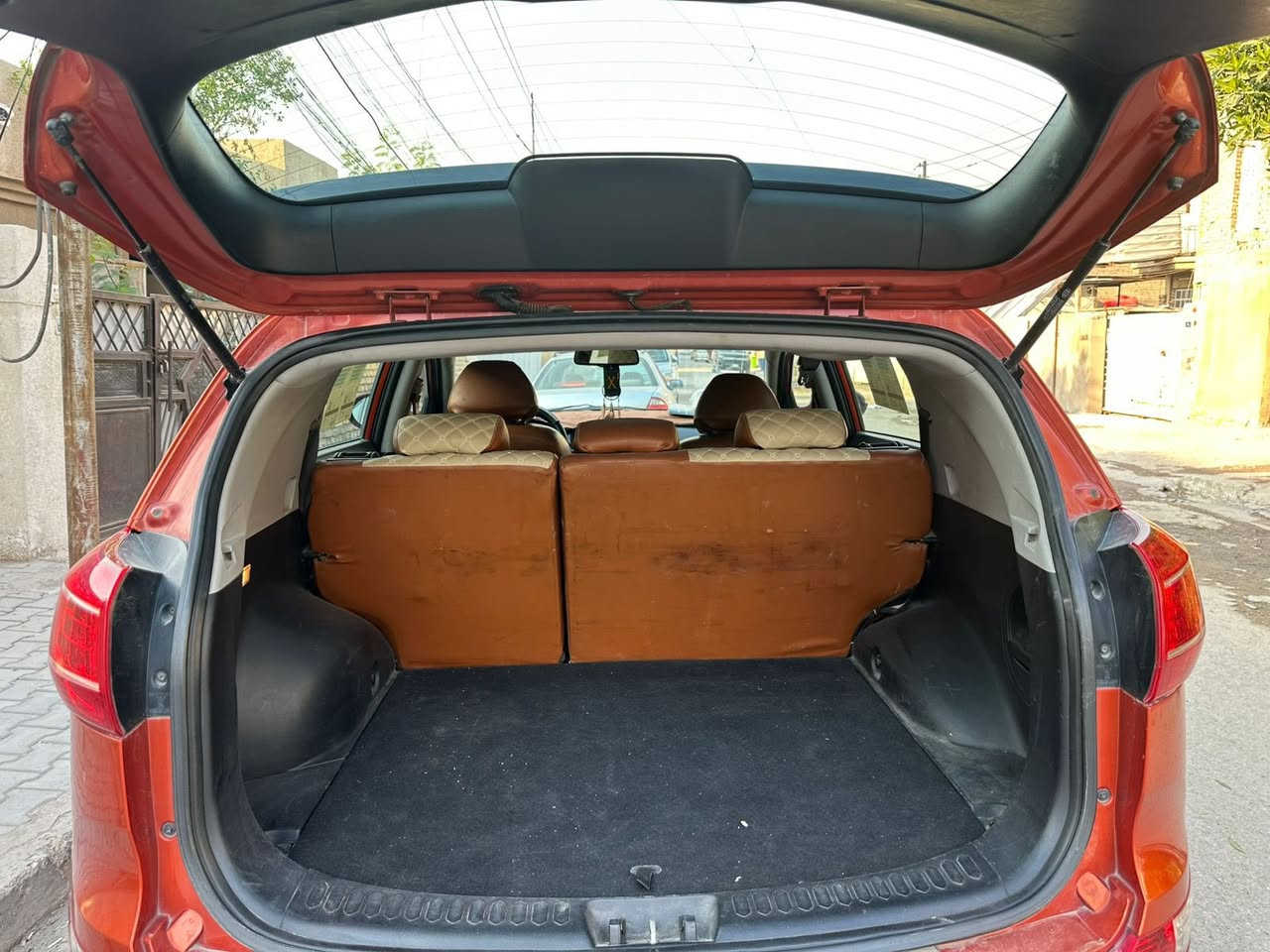 سبورتج 2015 
ماشيه 111الف
سونار سياره موجود في صور
سعر
135 و بيه مجال
تواصل ‭0770 702 0850‬
