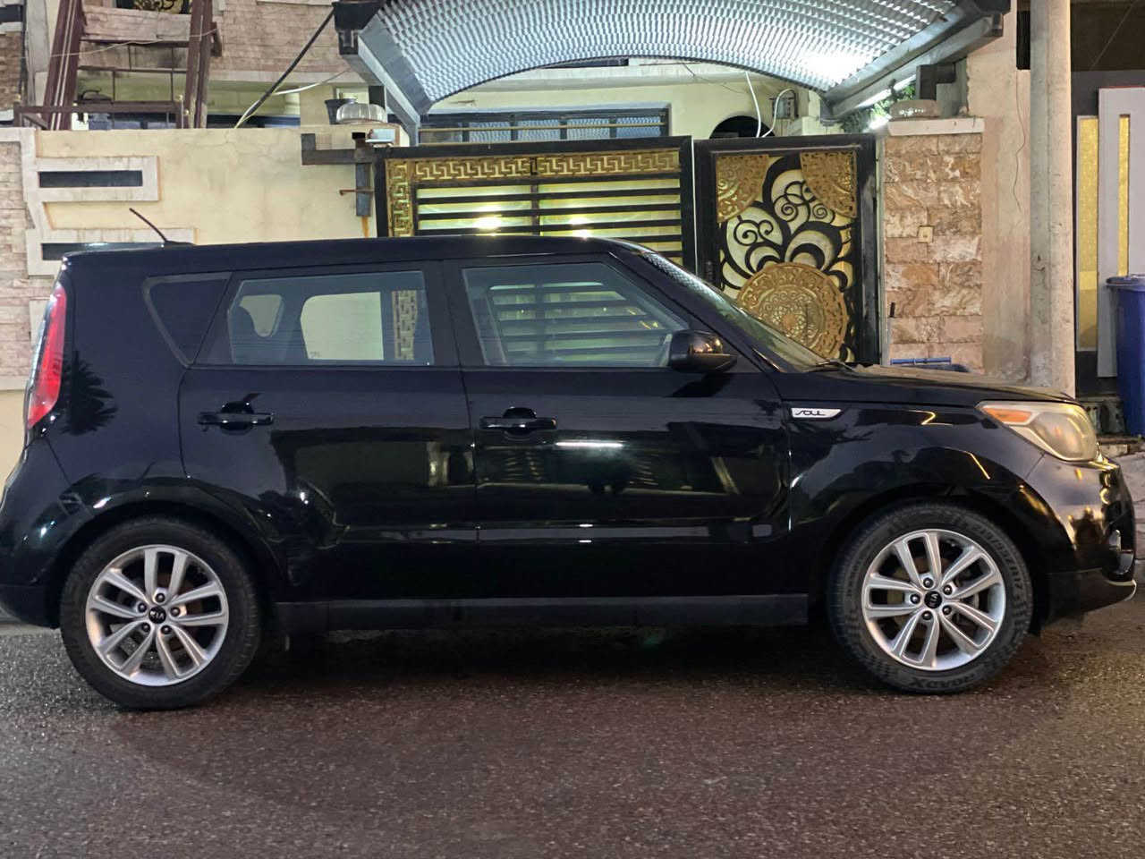 للبيع كيا صول موديل 2018 لون اسود محرك 2000 وارد امريكي ماشيه86ميل حادثها بنيد وجاملغ بدون دواخل لا لغد  ولاشاصي دعاميه خلفيه مصبوغه والاماميه ايضا مصبوغه حجر بيئه مفقود
وبالعراق الباب الخلفي بارد سياره جديده مامتعوبه
رقمها اربيل بأسم كردي عندي بيها وكاله عامه يعني اني احولك 
مواصفاتها معروفه تحكم ستيرن جهتين ومانع انزلاق وضعيات قياده نورمال وايكو وسبورت شاشه كبيره اصليه نظام كار بلي وكامره
نوع الكير AT محرك كير مكفولات
صور الحادث موجوده بالمنشور السعر 118 ورقه وبيه مجال مكان السياره بغداد الجهاد حي الاطباء رقم تلفون ‭0771 671 2037‬
*********** بغداد, العراق
