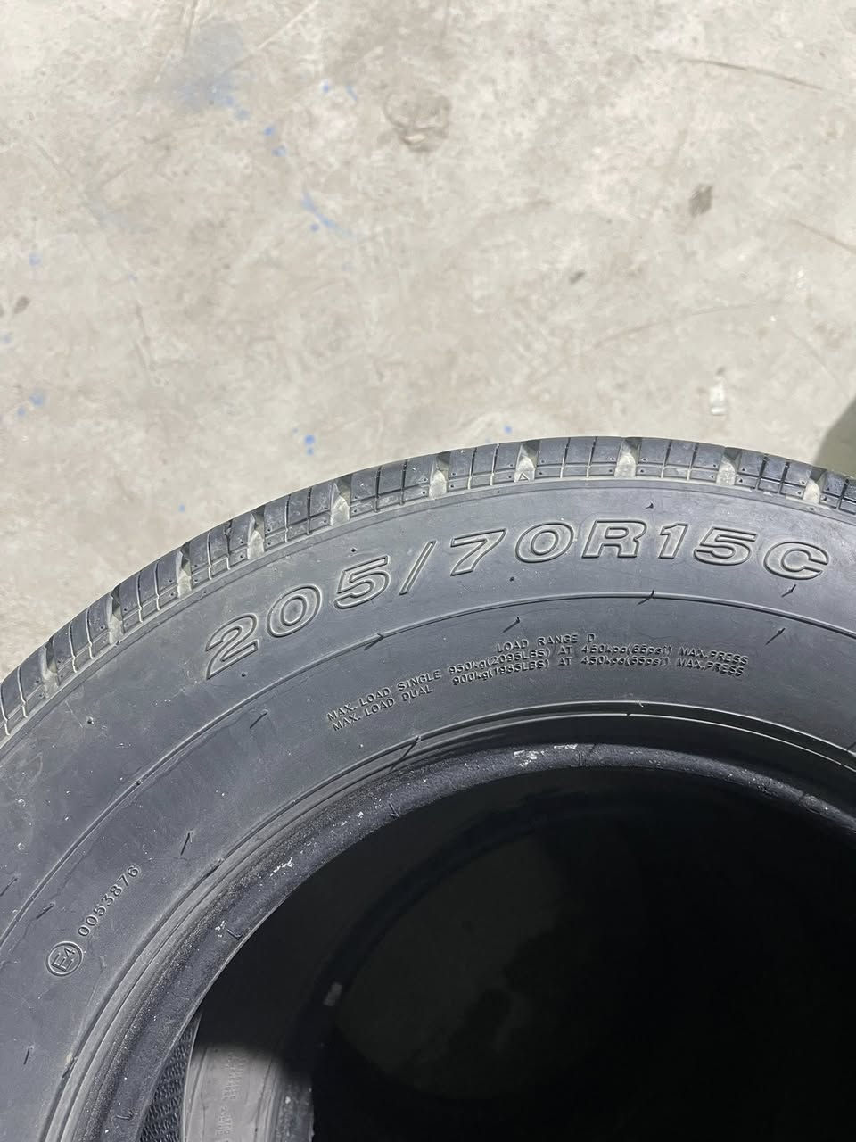 السلام عليكم شباب 205,70,15 تخم كلش نضيف ***********
