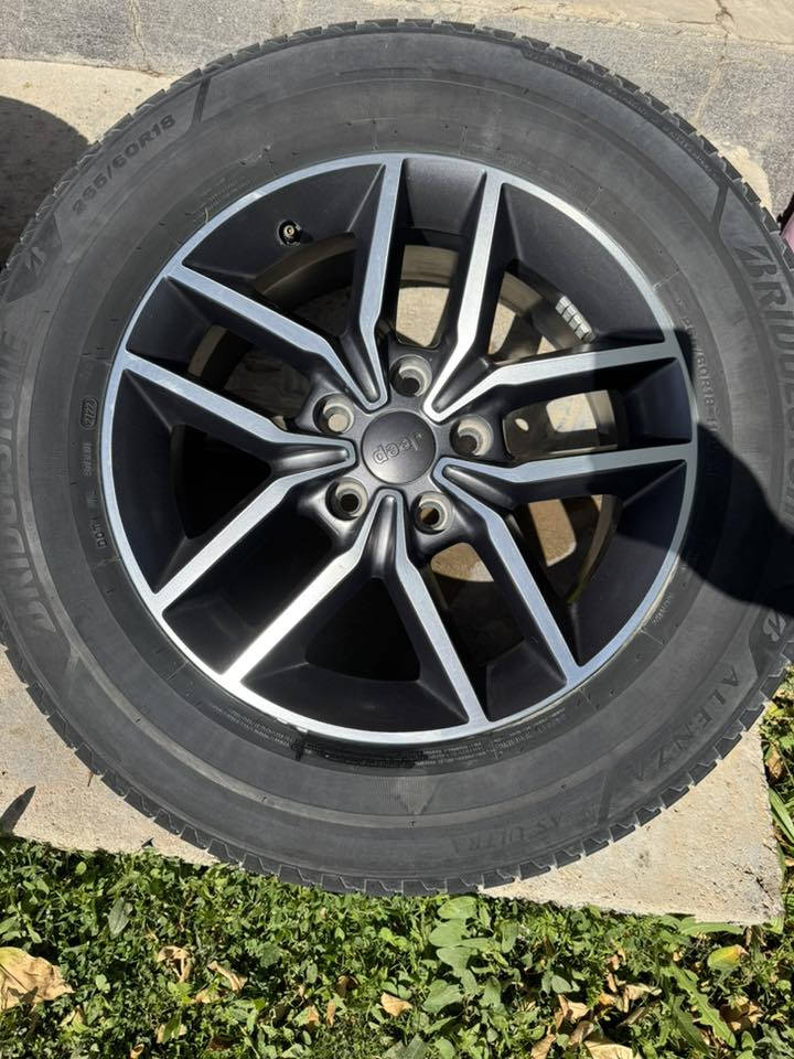 السلام عليكم للبيع

تخم ويل اصلي حجم 18 مال سيارتي موديل 22 

مكفولات حتى من الشخط حيل جدد 100‎%‎ وبيهن اطارات نوع برجستون نتاج 23 سعر 4 $ ورقات 

كشنات تخم مال سومت حيل جدد نضافه 100‎%‎ مكفولات حتى من الزلغ سعرهم 4ورقات قفل 

سماعه اصليه 75الف 

***********
