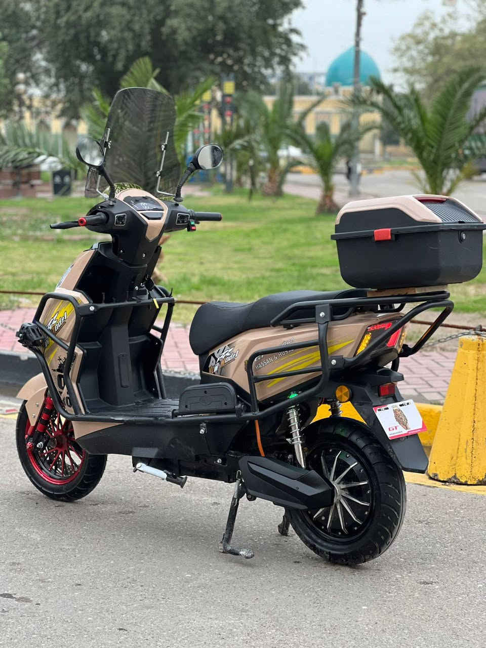 سلام عليكم شباب دراجه شحن البيع  سكنس شركته حسن ؤحسين GT استخدام 25 يوم فقط الله شاهد  كلها كامله مكمله كل نقص وعيب مابيها امانت الله  تجي مواصفات عالميه
دراجه وصلها مال المعرض موجود 

الموديل 2026 
النوع سكنس GT المدرع معروفه بمتانتها وقوتها  
البطاريات 6 كبيره مسطره 
التحويلات.1.2.3.4
السرعه 75 حقيقي  
تشغيل عن بعد 
جهاز انذار السرقه 
بصمات 2
سويجات 2
قفل ستيرن +قفل بصمه 
لونها كلش مميز 
كشن سياحي  VIb
نضام ABS
نضام USB
نضام R رجوع الخلف
مدرعه 360درجه 
جنطه خلفيه 
طارات جبلي 
بريكات دسكات دهن 
أطارت جوبلس 
لدات اماميه وخلفيه 
اسطابً لايت 
شاحنه ذات شحن سريع ويقاف ذاتي 
اشاير رباعيه 
 بقدراه ملف 3800
اي استفسار اتصال 

***********

مكاني بغداد
