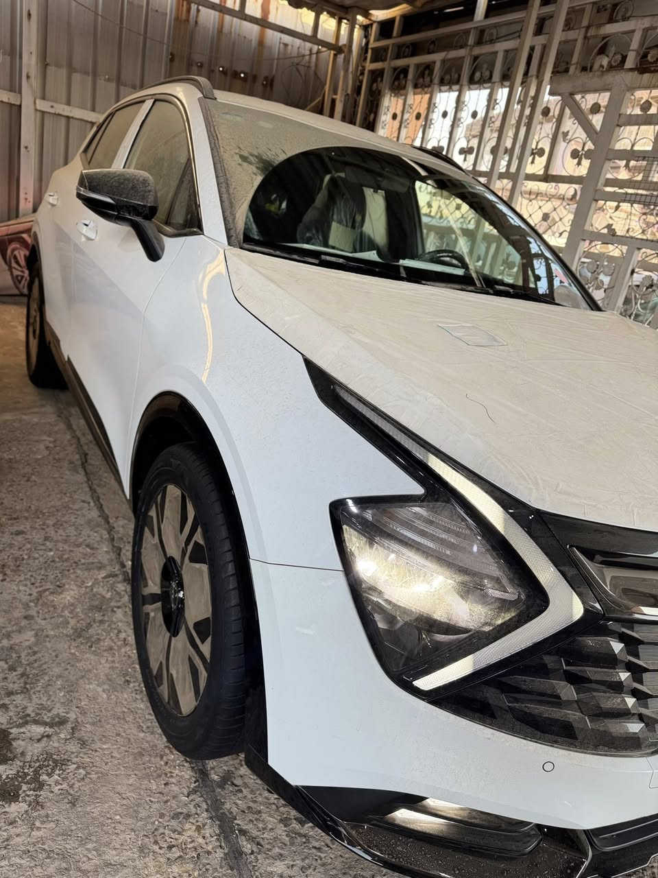 كيا سبورتج 2025 بلاك ادشن
اليكم التفاصيل الآتية
خليجي
‏ماشي17
سعة المحرك 2.0L
مرتبط بناقل حركة أوتو 6 نمر
عدد AIR BAG 2 
حساسات أمامية 
حساسات خلفية
لايت زينون + LED
كشافات 
بك لايت LED
حجم الاطار 235/50R19
" ويل كب 19
4 دسك
ماسحة خلفية
اريل نفكيتر 
مفتاح التشغيل بصمة
تشغيل عن بعد 
فتح الصندوق كهرباء 
دشبول شاشة 
 شاشة Apple Car play
كاميرا دوارة 
المقاعد جلد  
حركة المقاعد الأمامية كهرباء
تدفئة المقاعد الأمامية 
فحص أنظمة السيارة 
حساسات ضغط اطارات 
تطعيم الدواخل ألمنيوم 
السعر236
(***********)
مكاني بغداد يونة
