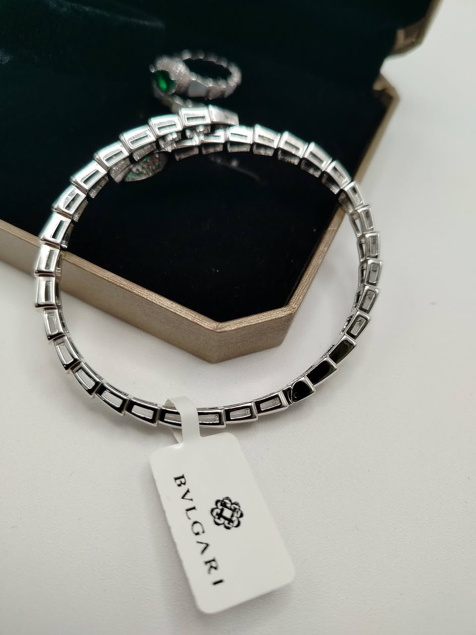 سوار ومحبس ماركة بولكاري مع الملحقات يوجد توصيل


**إذا كنت صاحب هذا الإعلان وتريد حذفه لأي سبب، رجاءا أرسل رسالة إلى الدعم الفني**