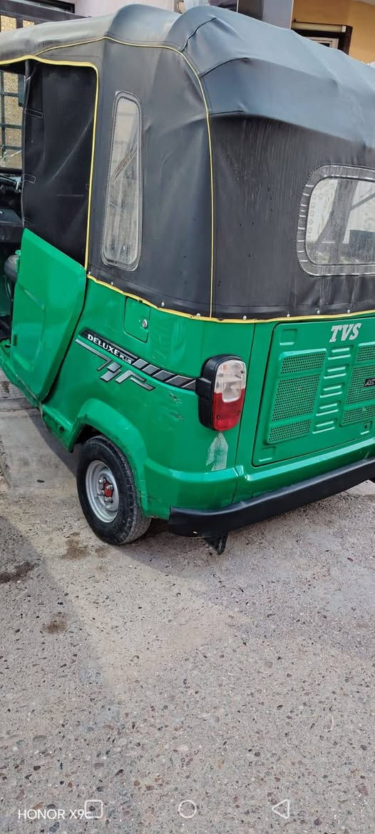 السلام عليكم تكتك موديل 2023 رقم سنويه محرك لا تنقيص ولا تبخير لا ضربه ولا صبغ تخم تاير دوشه جديده مكان جسر ديالى القديم فلكه المدائن سعر 7 بيها مجال للشراي***********
