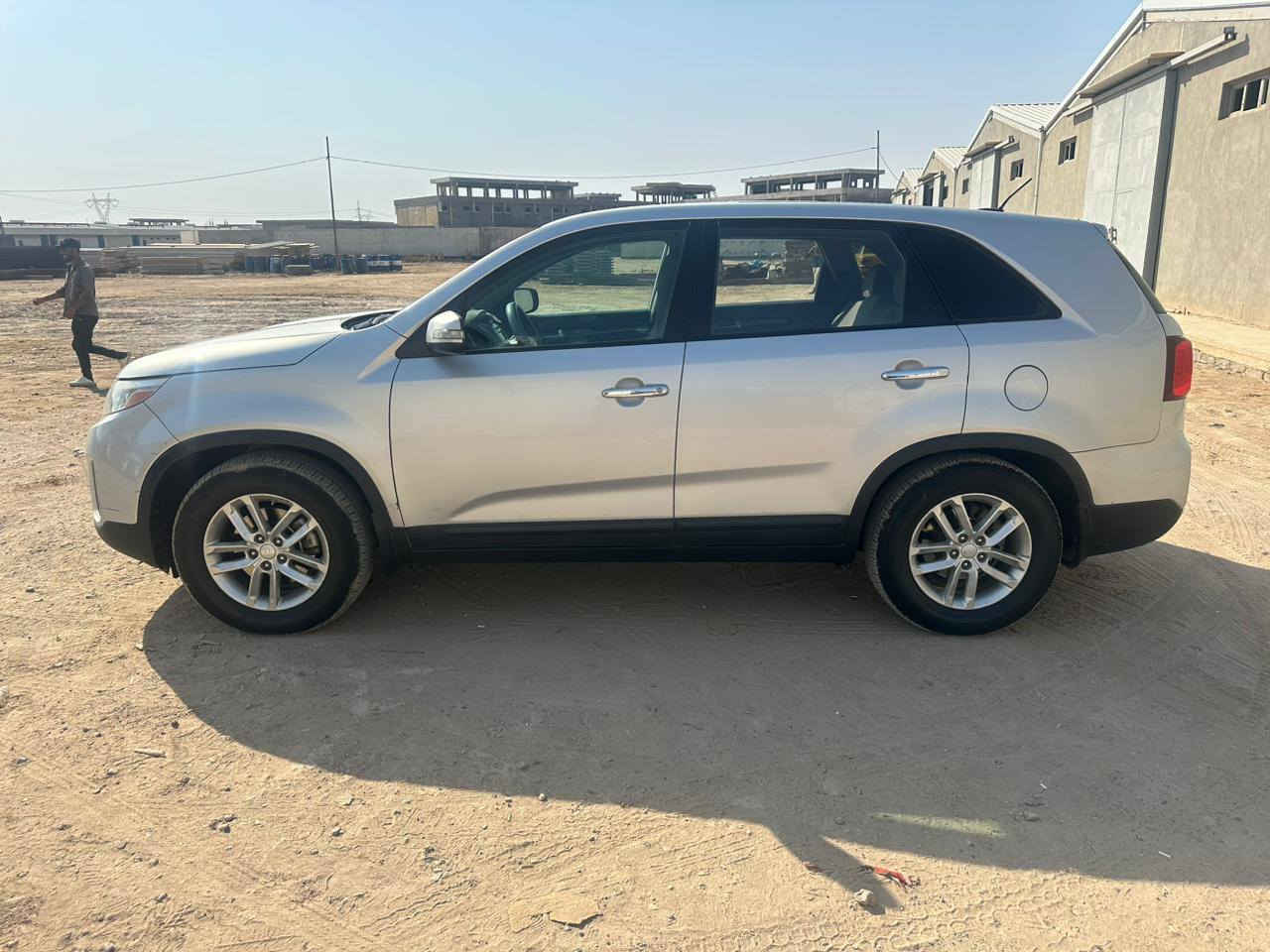 سلام عليكم 
سورنتو 2014
امريكي 
gdi
مكاني بغداد 
بيها صبغ بابين 
مكينه 4سلندر
***********
