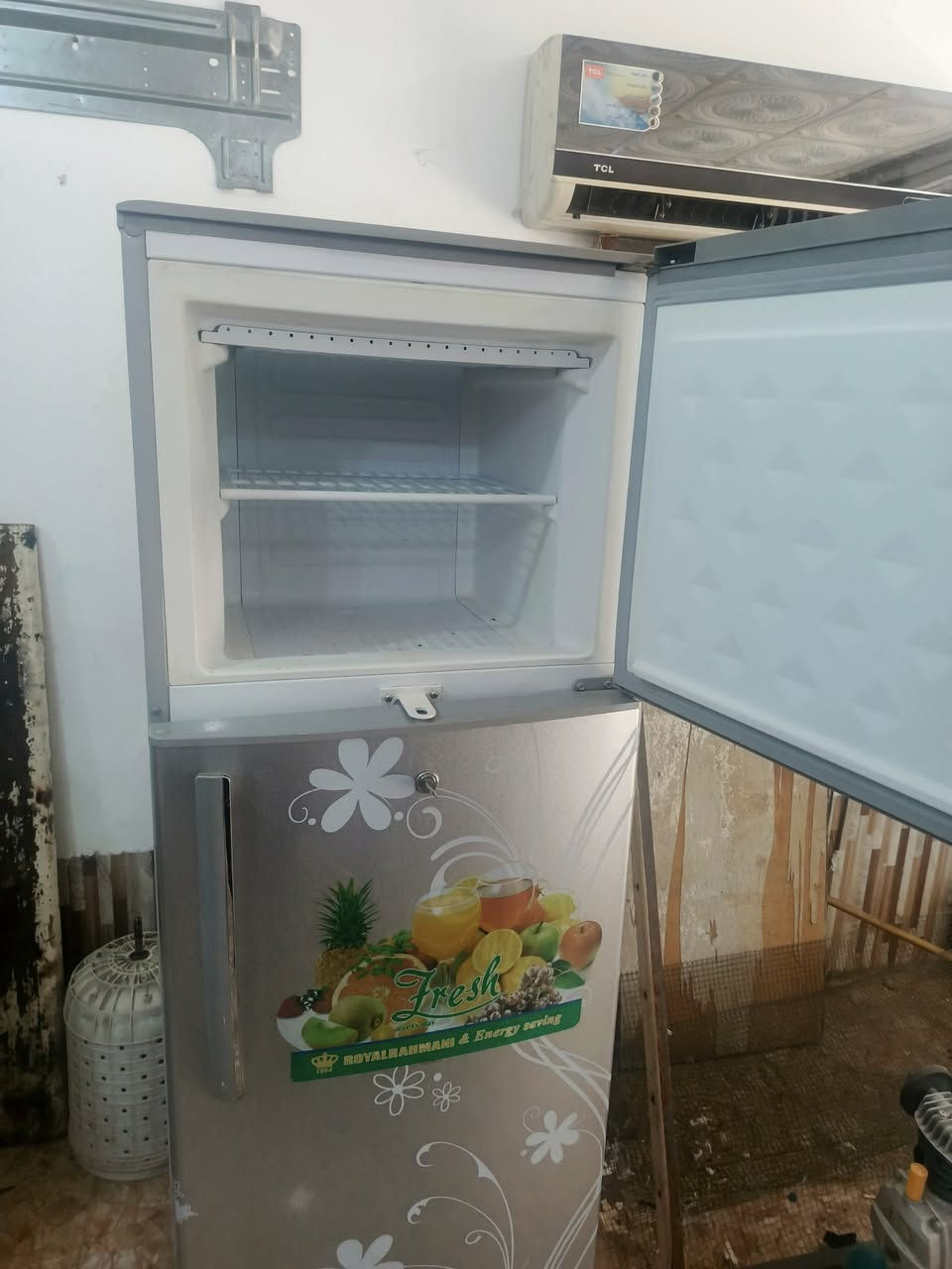 للبيع ثلاجه نضيفه شرط التجميد والتبريد قفلها ب100للاتصال ***********ديالى خانقين
