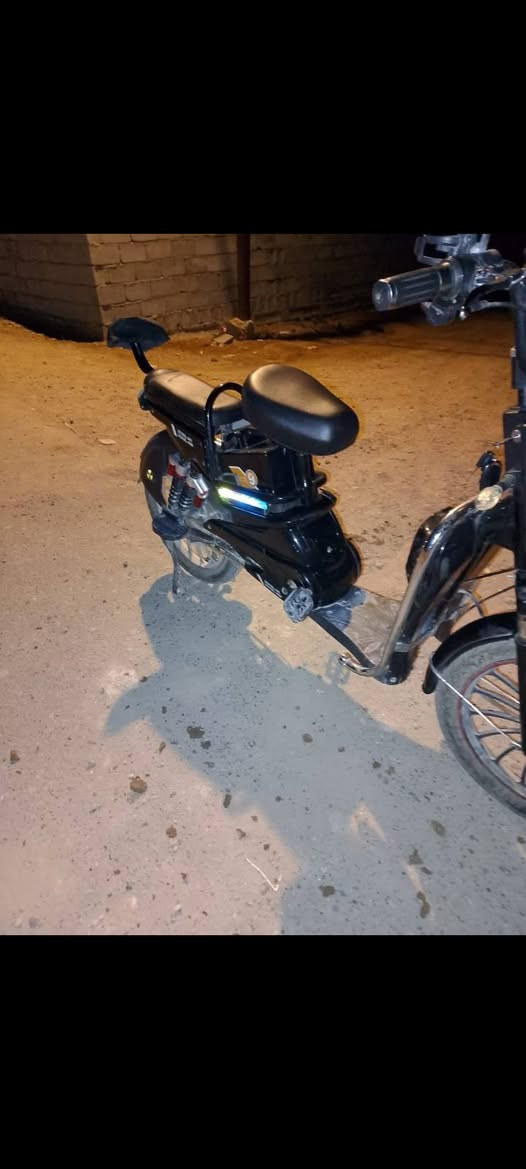 السلام عليكم ورحمه الله وبركاته باسكل للبيع موديل 2025نضيفه مواصفاته تثبيت سرعه تشغيل عن بعد  شويجين كارتين ما مفتوحه الدراجه السعر 500بيهه مجال الاتصال الستفسار***********
