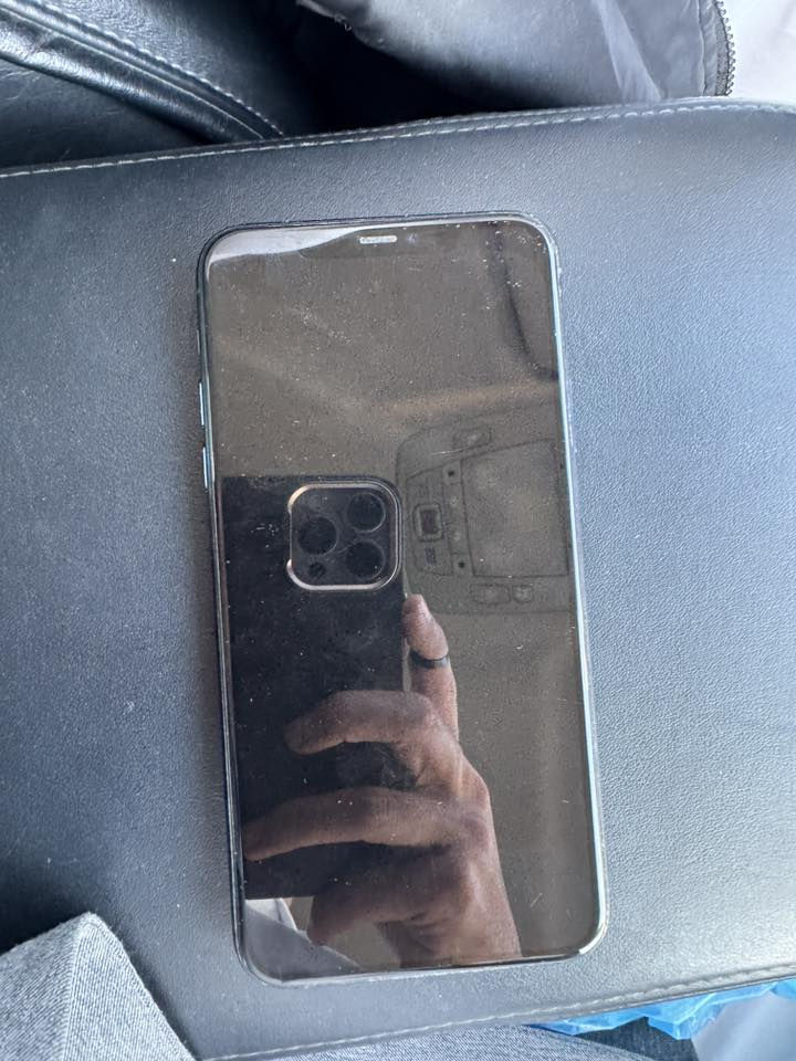 السلام عليكم
آيفون ١١ برو ماكس مكفول من شدخ أخذته اول مانزل بمليون ونص ع إيدي مامبدل بس لزكة  كفالة بطارية ٩٠ لا معاليه ولا طاب تصليح وجهاز ضامة صار اكثر من سنتين نموذج m ذاكرة ٢٥٦ لاستفسار 
***********
