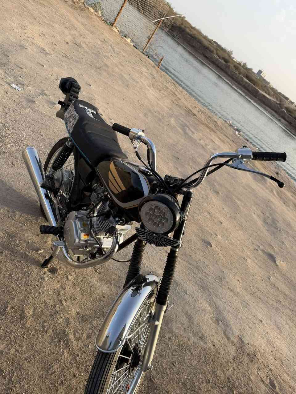 ايراني أوراق للبيع تعمير 26 فول ماناقصها شي اوراقها كامله بس ترقم لسعر مليون و50 وبيها مجال حك لجيه 
***********
