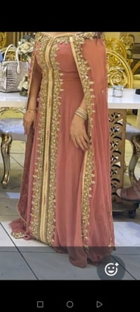 قفطان • لبسته ساعتين • مقاس ٦٥كج ١٦٥سم