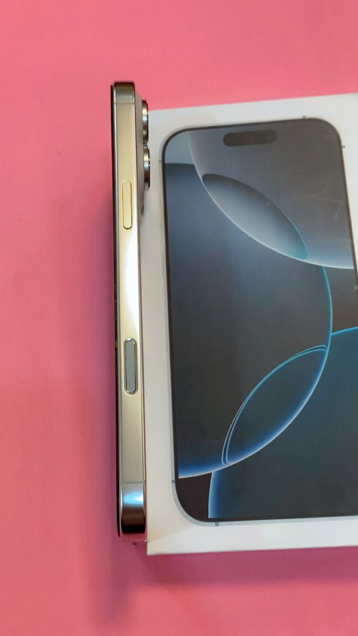 السلام عليكم بيع او مراوس
16 برو ماكس 256 شرق اوسط 

مشحون 8 مرات بعده جديد بطاريته 100  نظافته 100 ملحقاته كامله ضمانه كدامك كلشي واضح بصور كيبله بعده ممفتوح سعره 1400 الف قفل 🔏 مكاني بغداد *********** واتس
