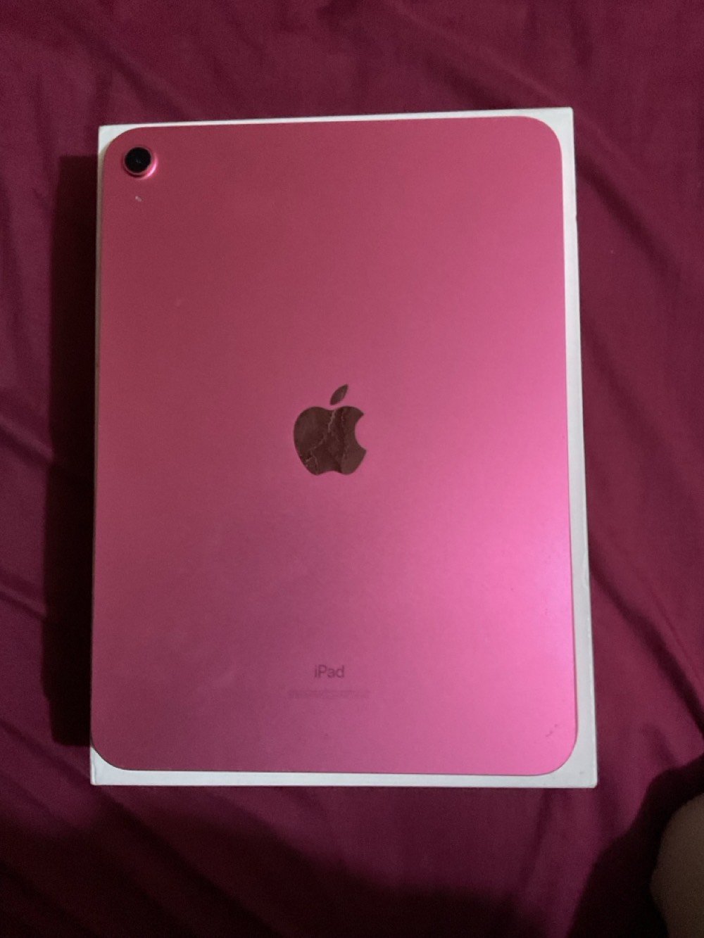 ايباد عشره للبيع ذاكره 64 نموذج M كامل ملحقاته بطاريه 88ما مبدل بي اي شيء……  