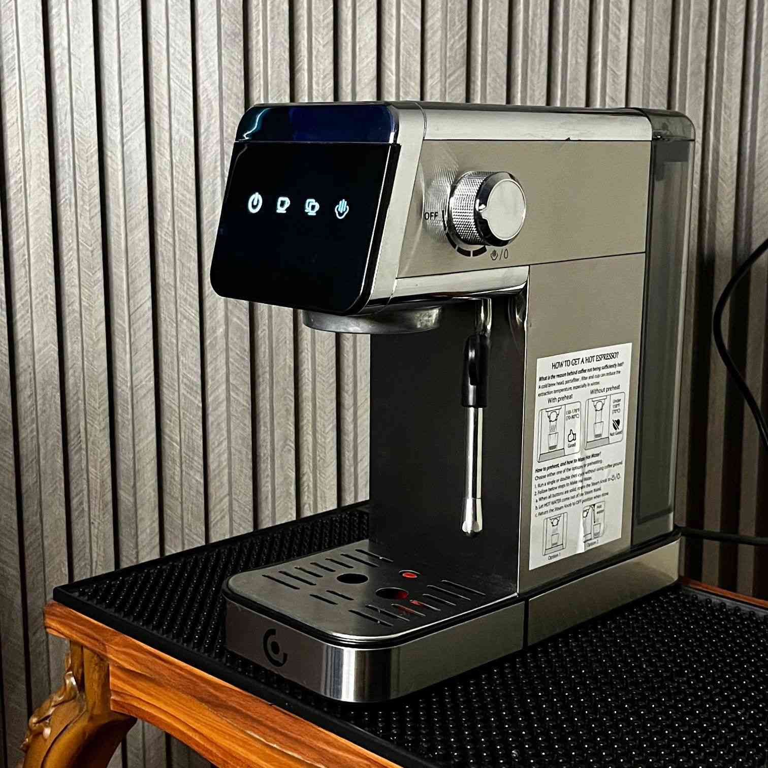 ☕ ماكينة إسبريسو مستخدم نظيف 
 بتصميم عصري وأداء عملي لعشاق القهوة! 
مكينة احترافية مناسبة للاستخدام اليومي وتحضير:
الإسبريسو
الكابتشينو
اللاتيه
المشاريب الساخنة بكل سهولة
✨ المميزات:
تصميم ستانلس ستيل أنيق وفخم
شاشة لمس بإضاءة LED
تحضير كوب أو كوبين
عصا تبخير قوية لرغوة حليب كريمية
خزان ماء جانبي شفاف سهل التعبئة
حجم مناسب للمطبخ والمنزل
تشغيل سريع وتسخين ثابت
قاعدة تنقيط قابلة للإزالة للتنظيف السهل
🔥 مناسبة للمبتدئين ومحبي القهوة المختصة تعطيك استخلاص ممتاز ورغوة حليب ناعمة لتحضير مشروبات احترافية بالبيت أو بالمحل.
📌 شكل عصري • أداء عملي • استخدام سهل
للحجز والاستفسار مراسلة الصفحة


**إذا كنت صاحب هذا الإعلان وتريد حذفه لأي سبب، رجاءا أرسل رسالة إلى الدعم الفني**