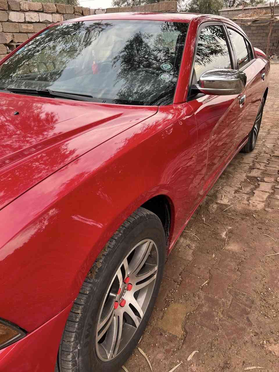 السلام عليكم 
دوج تشارجر 2013
فول مواصفات فتحه بانورما 
تدفئه 
تبريد ويا التشغيل 
السياره حلوة وجاهزه 
استعمال شخصي اني طالب جامعه 
السياره ما بيها صبغ اي قطعه 
حادثها فقط دعاميه ورا وكدام
مكاني بغداد حسينيه الراشديه 
السعر ١٦٥ وبيها مجال 
وبيها طخه موضحه بالصوره 
و السونار مرفوق ويا الصور 
رقم الهاتف ‭٠٧٧١ ٦٠٣ ٥٩٣٠‬
بس بيها هيج ترميل موضح بالصوره
