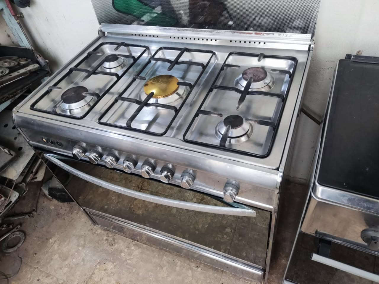 طباخ  مصري يونفيرسال
نظيف وشغال على الفحص. والضمان 
  ضمانة شهرين. 
  اي اشكال بي اني خادم
سعره190 وبي مجال بسيط
مكاني نجف  سوك حنون.   ***********

اراوس بطباخات تعبانه. مناسبه
