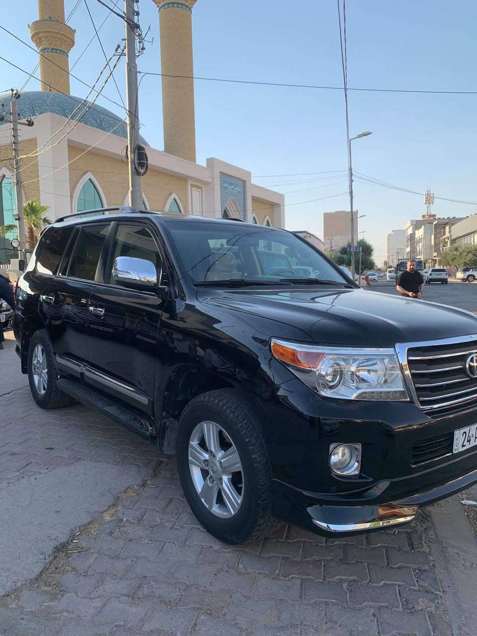 Land Cruiser.   
Model   2013 
Gxr , slayt 
بێ سبوغ ، بێ ئێڕباگ 
3 جێگا سارد ، ١ کارت 
کەمەک کالبونەوە هەیە
مەکینە کەپس V6 
رەقەم و سەنەوی نوێ 
ڕۆیشتن / ٢٨٠ هەزار کم 

نرخ / ٣٣٠$
*********** أربيل, العراق
