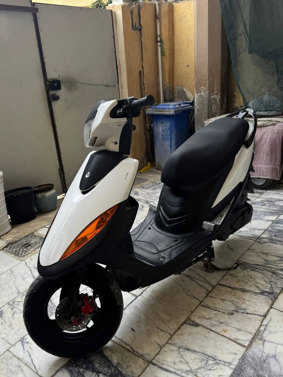 للبيع ماكس عدله موديل 2006 دراجه جاهزه وتخبل كفرات اصلي ختم واحد بيهة جم شغله تزويد . تايرات جديد كله جديد كهربائيات كله شغاله مكينه تخبل شلعه ومعدل كلجات امامي وخلفي رياضي اجة بيها من اليابان مكاني بابل مركز المدينه . السعر ٨٥٠ وبيهة مجال
هذا رقمي بي واتساب ***********
