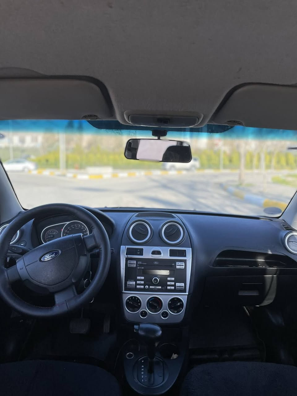 فۆرد فیگۆ 2013 ئەمریکی
گێرومەکینەی بە شەرت
یەک چەمەلەغی و پەڵەیەک بۆیاخی هەیە و کەمێک سارد 
گێر ئوتۆماتیک تەبرید سارد و 
گەرم
بەشەرتی تەحویل و غرامە
ڕەقەمی تازەیە بەس سەنەوی بەسەرچوە  
چوار تایەی تازە
٧٥$ و معاملە
0770 472 4664
0751 050 1898 السليمانية, العراق
