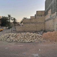 للبيع قطعة ارض  الركن مساحة 113م واقع حال 122 الواجهه 11والنزال ١١ الم...