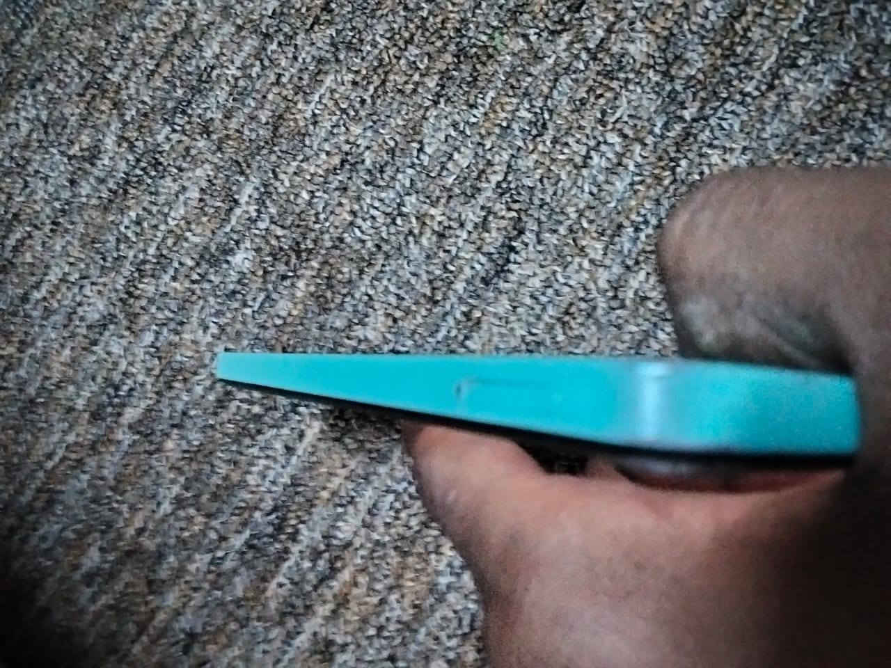 سلام وعليكم تليفون للبيع جديد مستعمل سبوع واحد طخات خفيفة بل لزكة ذاكرة 128 محتاج كلش ***********
