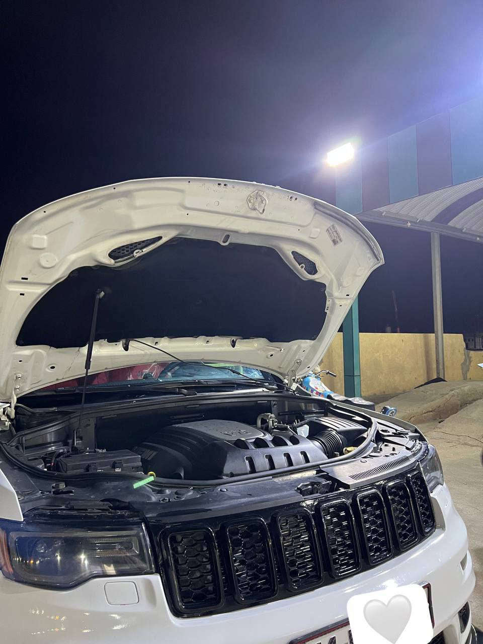 جيب لمتدX فول مواصفات رقم بغداد الجديد سنويه ل2029  تريد تحويل تريد وكاله حاظر
19////22 
ماشية 76 م. حلوة ونضيفة. ونصبه السيارة ممتعوبة داخل جديد +دوشمه تفصال لون احمر فوك البلاد 
 ( وارد امريكي حادثه حلو  فقط خشم البنيد ومصبوغ وجاملغ صبغ فقط بدون دواخل  يعني قطعتين صور الحادث بالمنشور )
المحرك : 5.700  V8 
عليه طابوكه من العام 
* المواصفات.........
*المقاعد  الجلد داخل اسود + دوشمه فوك البلاد تفصال لون احمر 
* المقاعد الأمامية كهربائية .
* ذاكرة لحفظ وضعيات الجلوس . 
* المقاعد الأمامية مع تدفئة . 
* صف المقاعد الخلفية مع تدفئة . 
* ويل قياس 20 .
*هيتر بل مري 
* تدفئة ستيرن . 
* فتحتين سقف 
* شاشه 8.4 انج .كبيره
* نظام الملاحة (GPS) . 
* نظام خاص للطرق الوعرة 4*4 تحكم كامل . 
* مصابيح امامية زنون . 
* المصابيح الأمامية مع LED لايت . 
* كشافات الضباب زنون . 
* تشغيل عن بعد .
* صندوق كهربائي .
*  حساسات خلفية .
* كاميرا خلفية . .
* مرايا بخاصية التعتيم الذاتي . 
* بلوتوث تلفون . 
* محدد سرعة . 
* نظام تشغيل واطفاء اوتماتيكي للمحرك للتوفير من صرف الوقود .
*نضام ايكو اقتصاد
* اناره داخليه  متغير ع البرنامج 
* شاشاة خلفيه تجوه شادله 12 انج
*شادله كزوز HT ريمونت يعني صوت مرعب وصوته حلو كلش + دبابه البلاد موجوده حجر البيئه موجود.. التعجبه السياره بي خير ويدلل هذا رقم يتصل *********** واتساب بي 
واسف ع الاطاله 🤍
