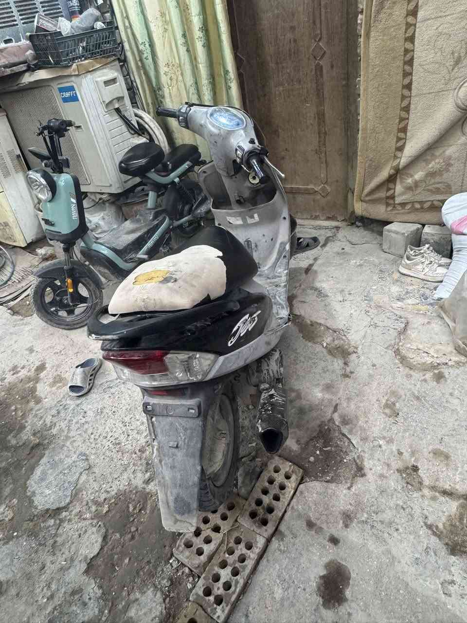 السلام عليكم دراجه ماكس منغولي للبيع مكينه مامفتوحه كهربائيات كله شغاله بيه صالنصه توبو سعر ٦٠٠ وبيه مجال المكان شعب حي التجار للستفسار ***********
